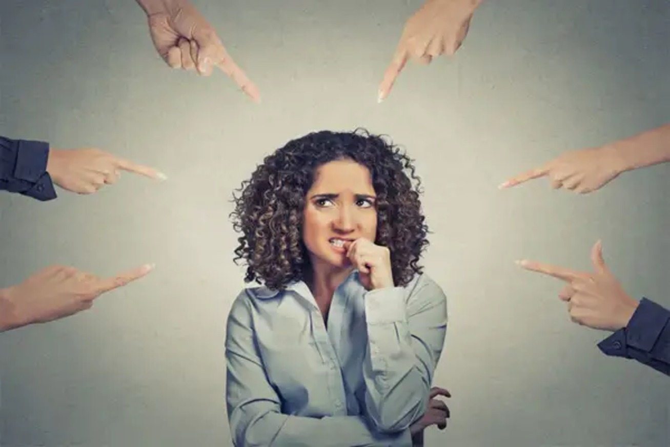 اختلال اضطراب اجتماعی؛ واکاوی علل، نشانه‌ها و راهکارهای درمانی