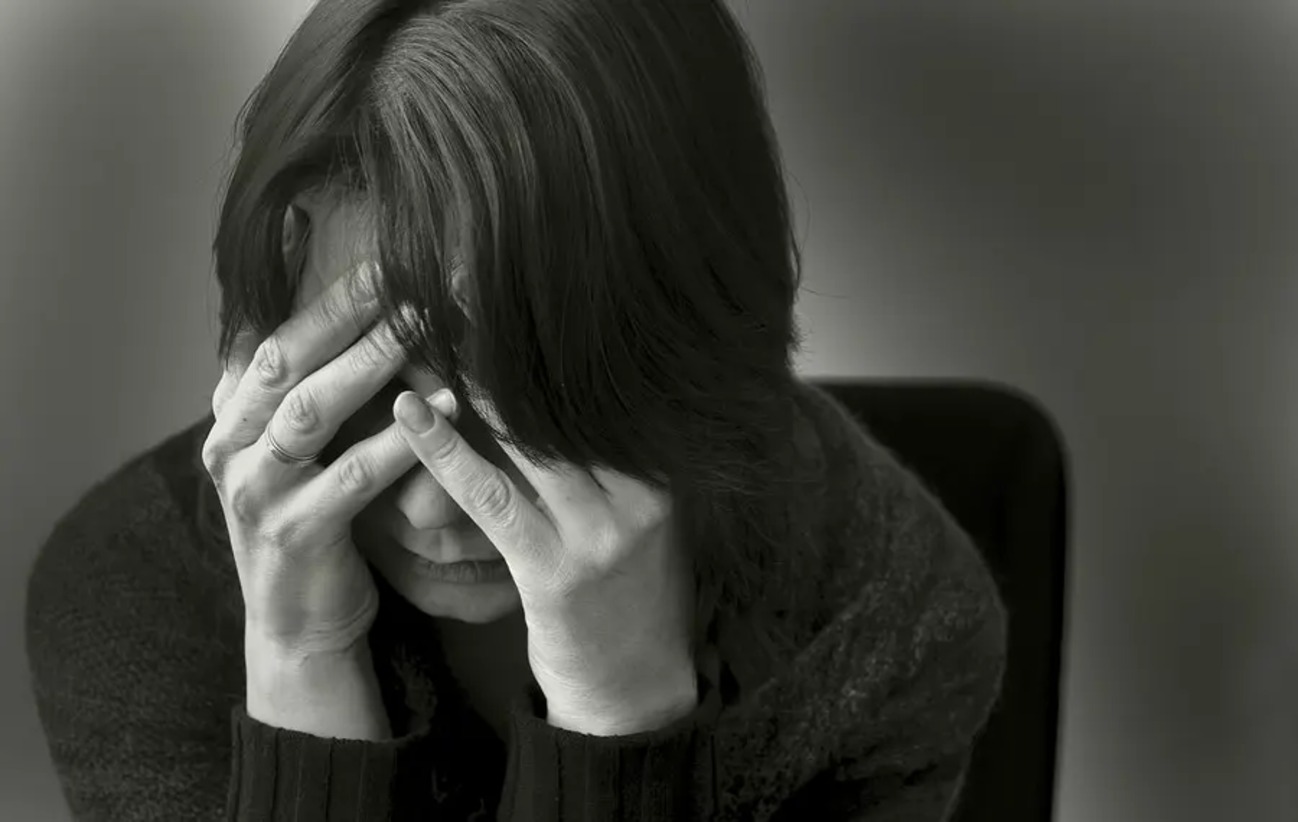افسردگی چیست؟ علائم، تشخیص، غربالگری و راهکارهای علمی کنترل آن