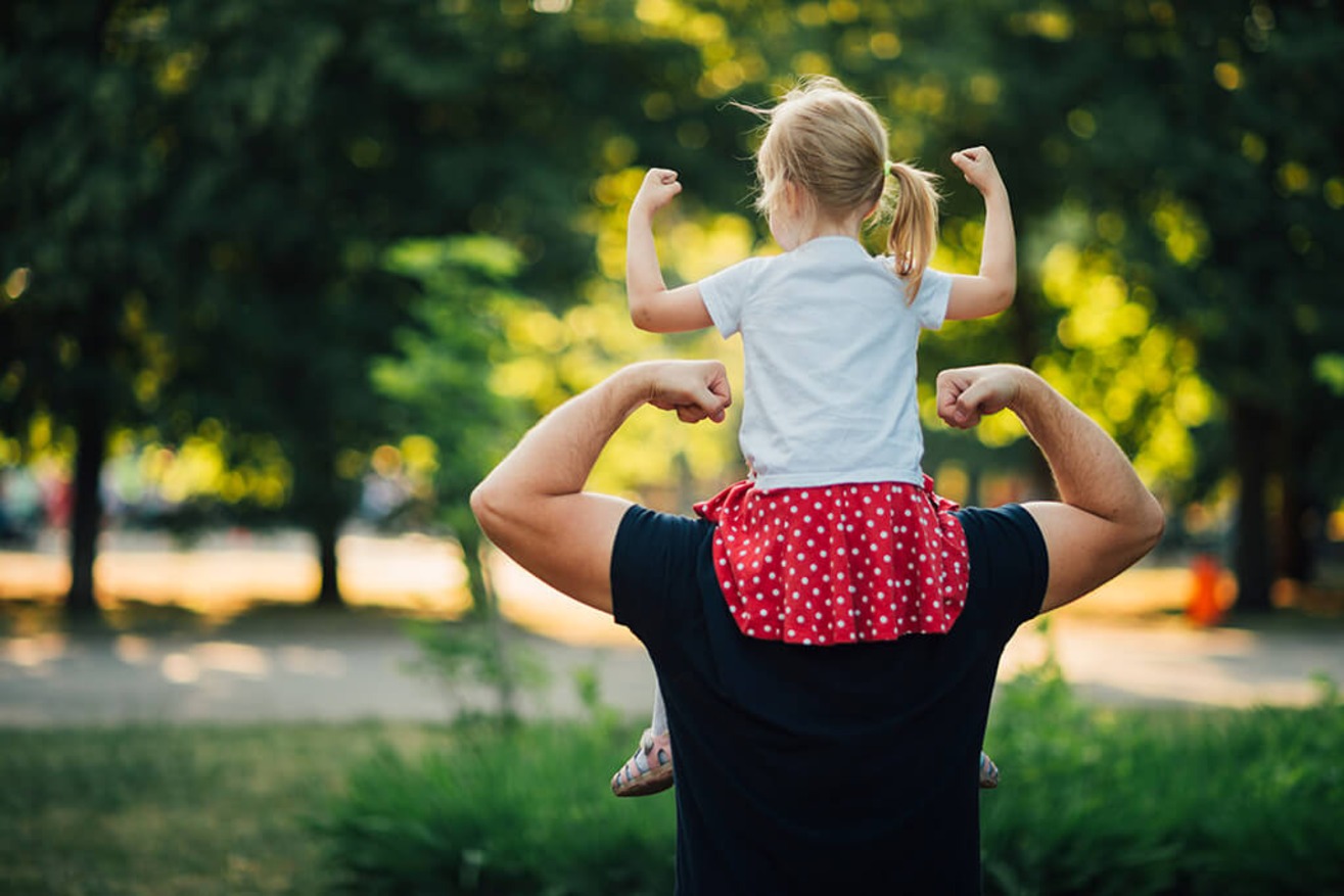 چگونه اعتماد به نفس کودک را تقویت کنیم؟ راهکارهای عملی والدین