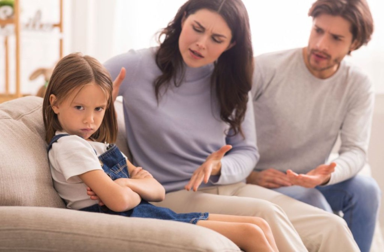 با کودک لجباز چه کنیم؟ راهکارهای اصولی برای والدین