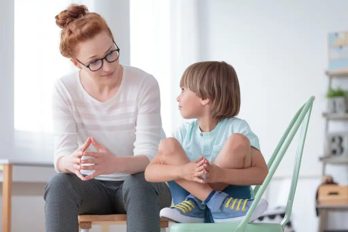 چه زمانی کودک به روانشناس نیاز دارد؟ نشانه‌های مهم