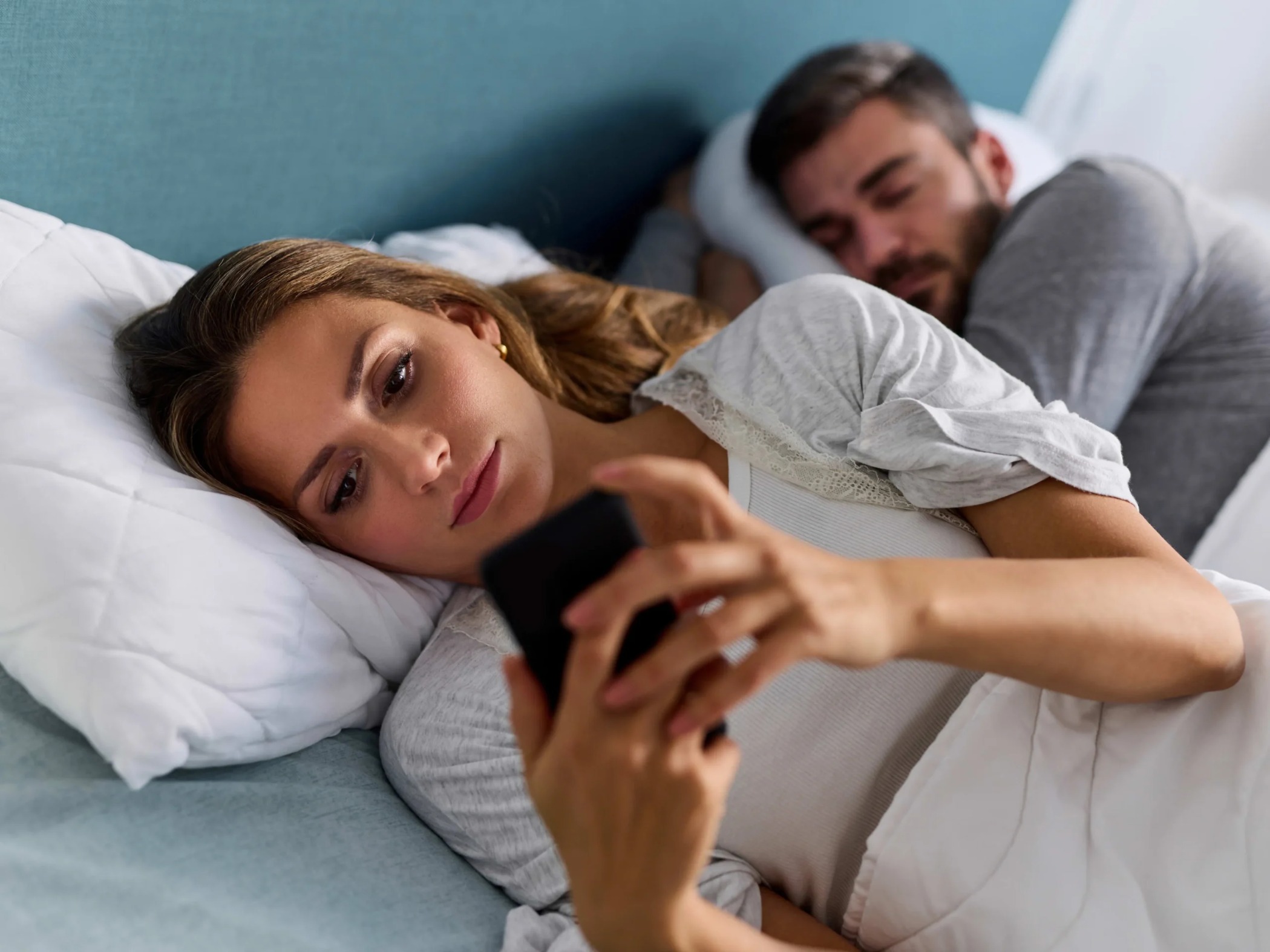 خیانت عاطفی چیست و چه نشانه هایی دارد؟