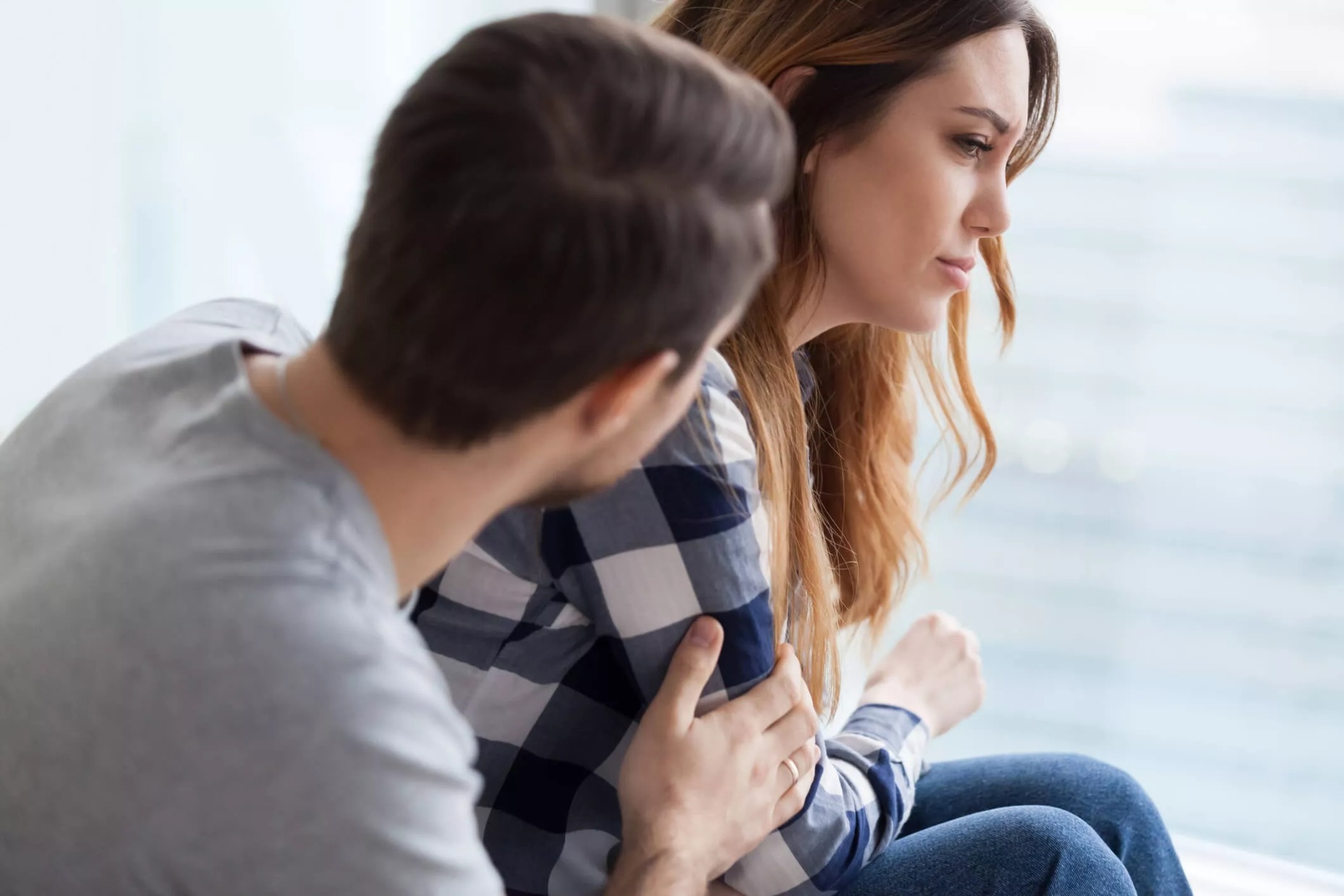 بعد از خیانت چگونه اعتماد از دست رفته را بازسازی کنیم؟